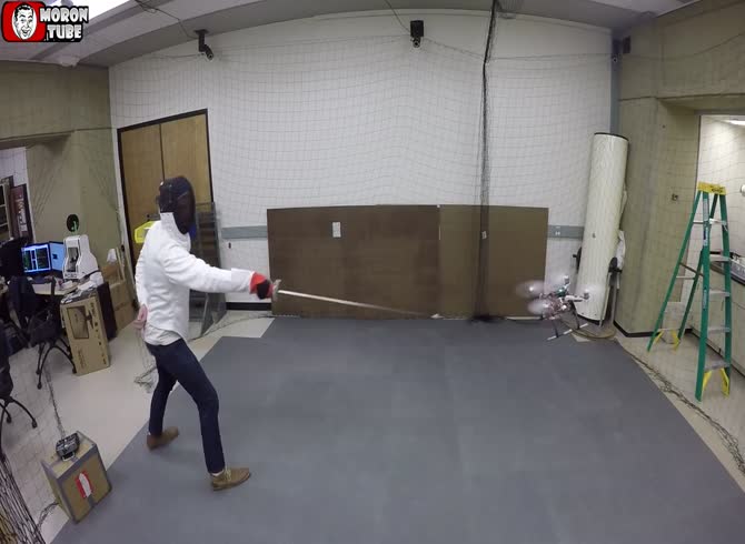 Video :An autonomous drone that can stop the attacks of a fencer